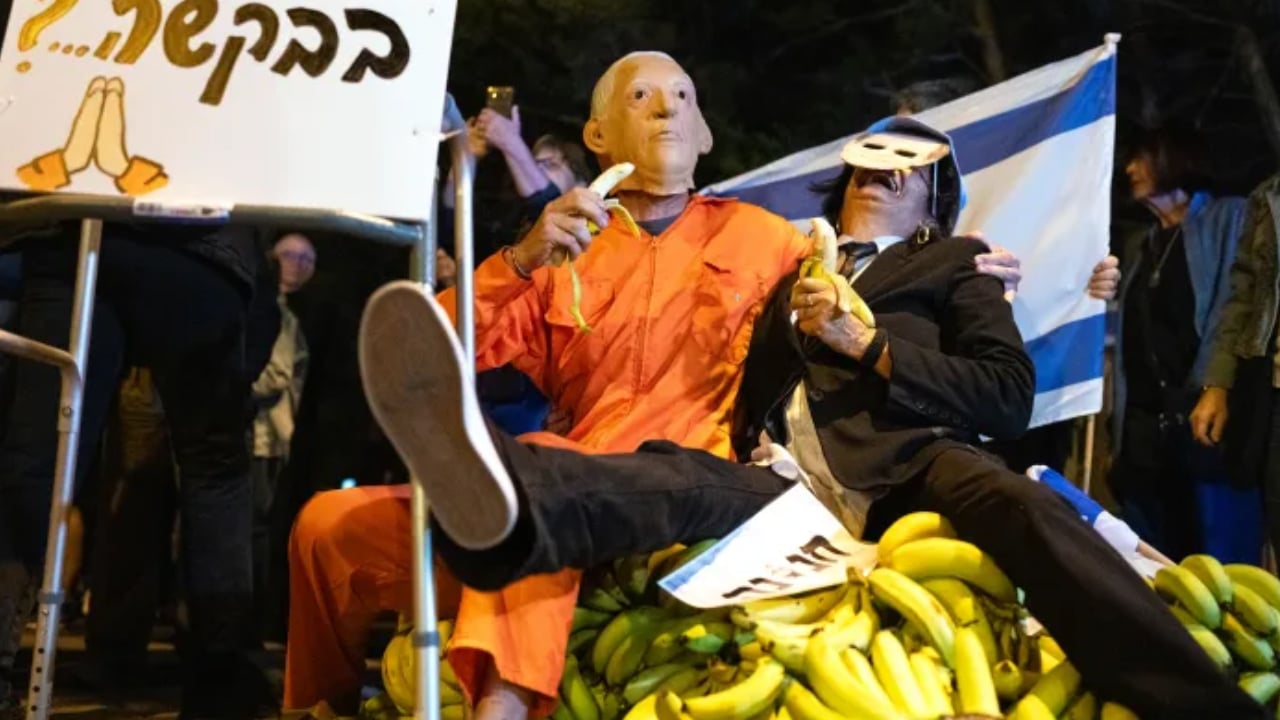 দুর্নীতি মামলায় নেতানিয়াহুর ক্ষমা প্রার্থনার প্রতিবাদে ইসরাইলে বিক্ষোভ