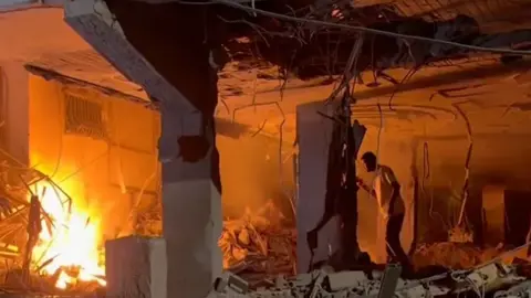 গাজা সিটিতে আবাসিক ভবনে ইসরাইলি হামলা, নিহত ৫