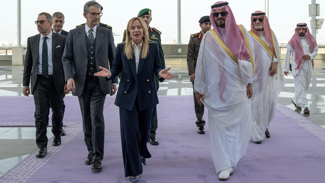 আকস্মিক সফরে সৌদি আরবে ইতালির প্রধানমন্ত্রী