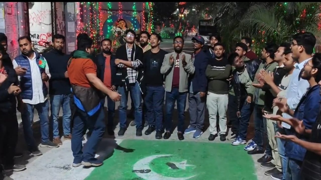 পাকিস্তানের পতাকা আঁকাকে কেন্দ্র করে রাতভর উত্তাল জবি ক্যাম্পাস