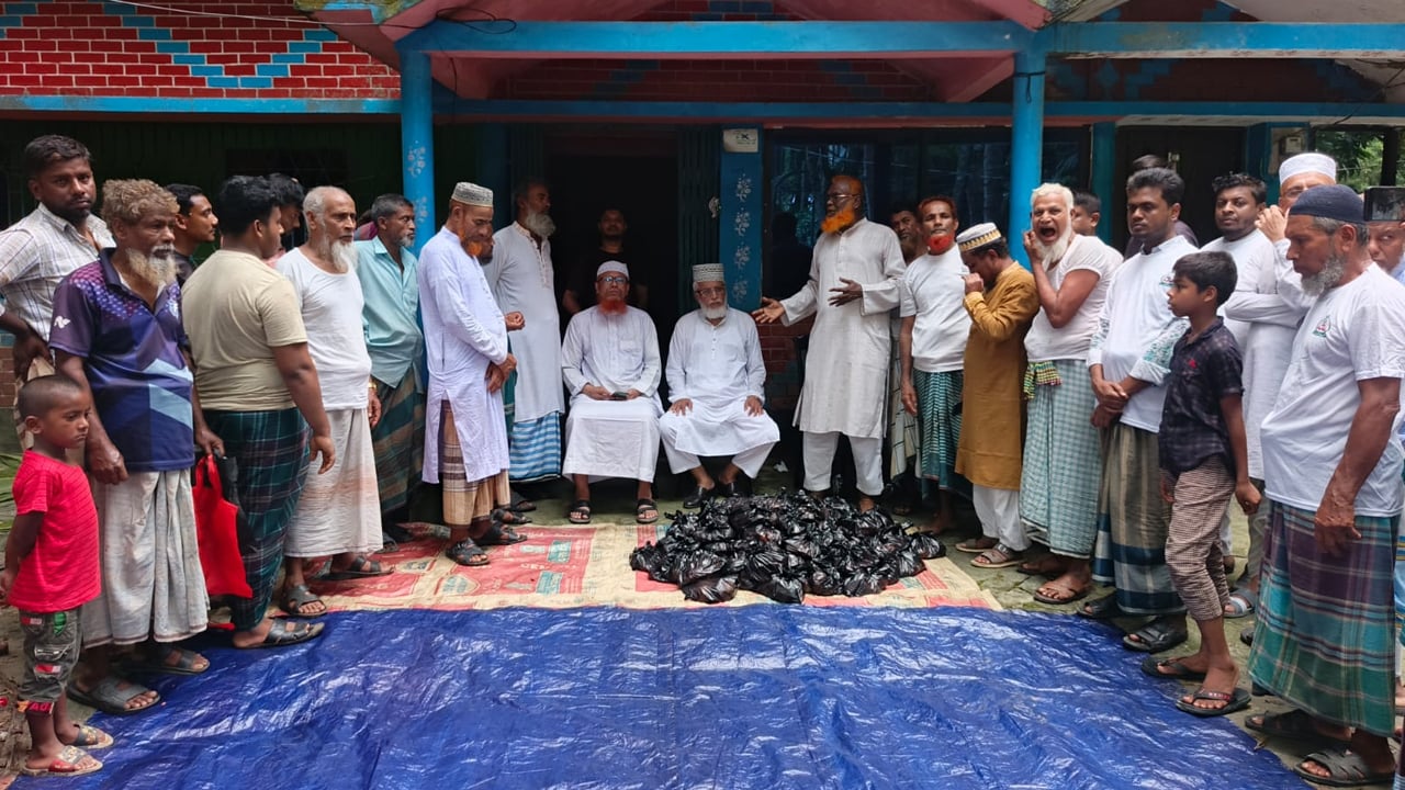 লক্ষ্মীপুরে জামায়াতের ১৯৪ পশু কোরবানি করে মাংস বিতরণ