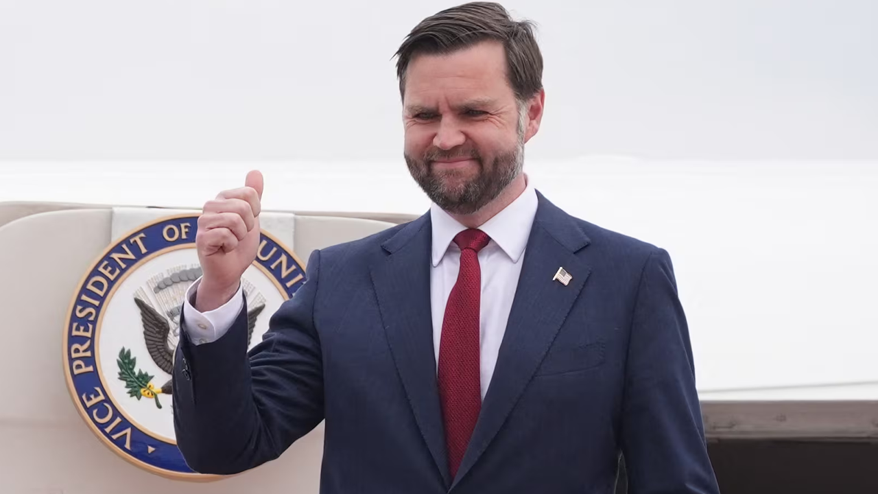 পাকিস্তান ছাড়লেন ভ্যান্স