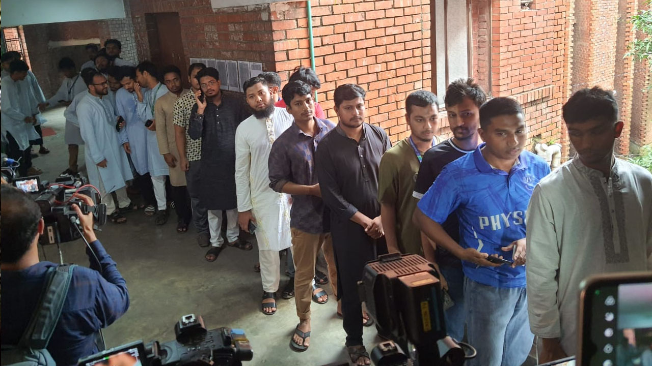 ফের শহীদ তাজউদ্দীন কেন্দ্রে ভোটগ্রহণ বন্ধ