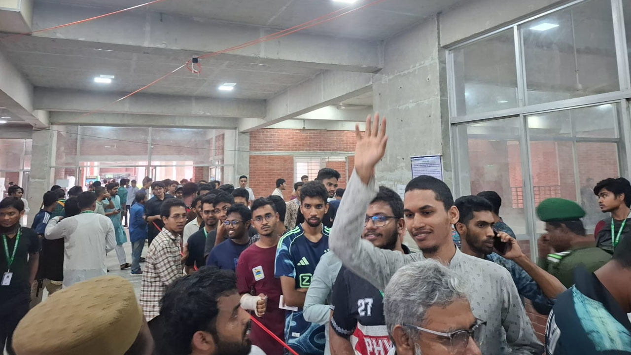 শহীদ তাজউদ্দীন কেন্দ্রে ভোটগ্রহণ শুরু