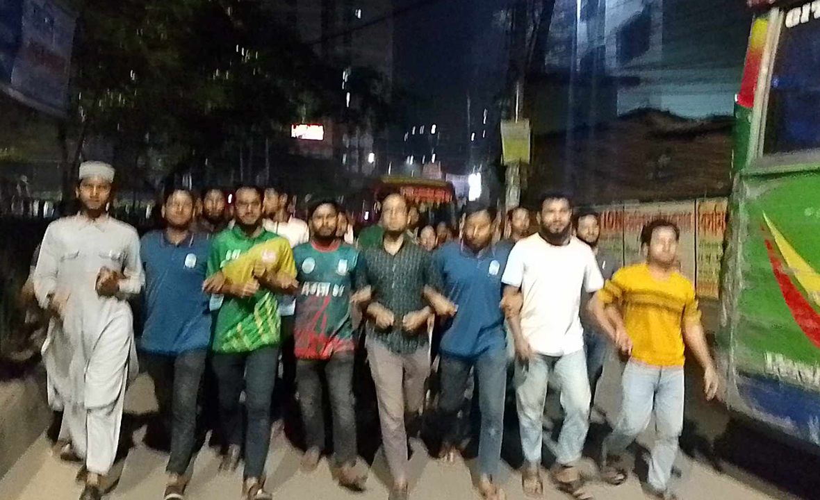 লাকী আক্তারের গ্রেপ্তারের দাবি জবি শিক্ষার্থীদের