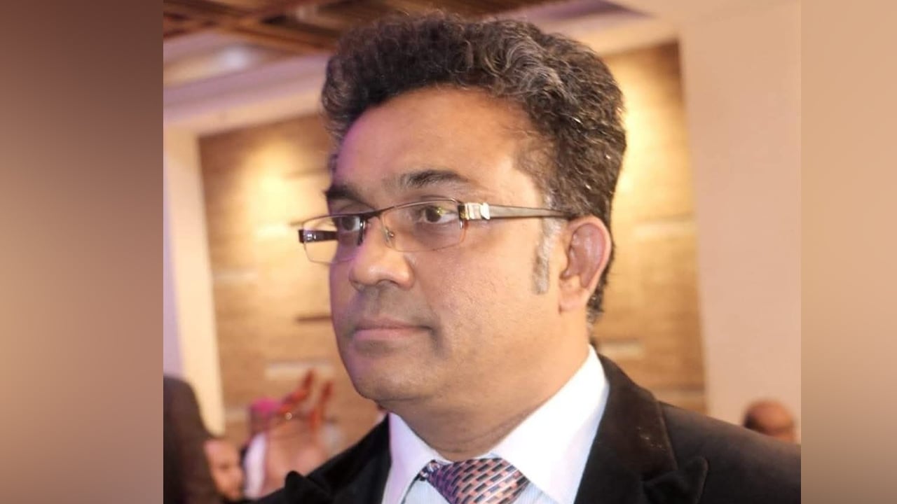 হাদির মৃত্যু দেশের গণতান্ত্রিক পরিসরে অপূরণীয় ক্ষতি: জাবি উপাচার্য