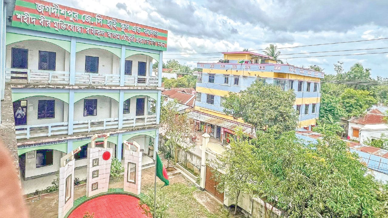 আলোকিত মানুষ গড়তে বদ্ধপরিকর