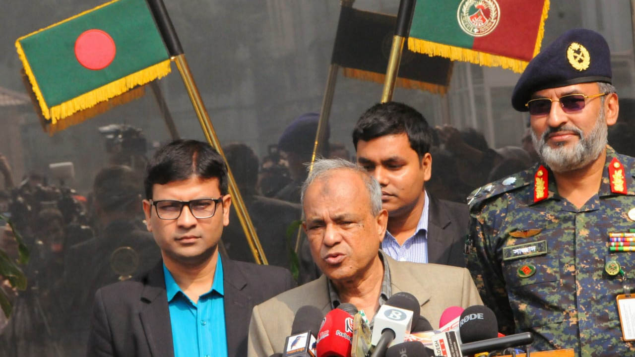 বিতর্কিত কর্মকর্তাদের ধরা হবে: স্বরাষ্ট্র উপদেষ্টা