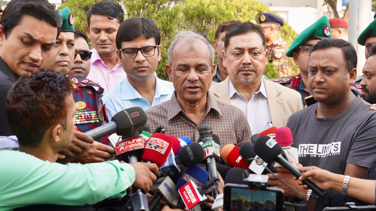 অপরাধ দমনে গাফিলতি পেলে কঠোর ব্যবস্থা: স্বরাষ্ট্র উপদেষ্টা
