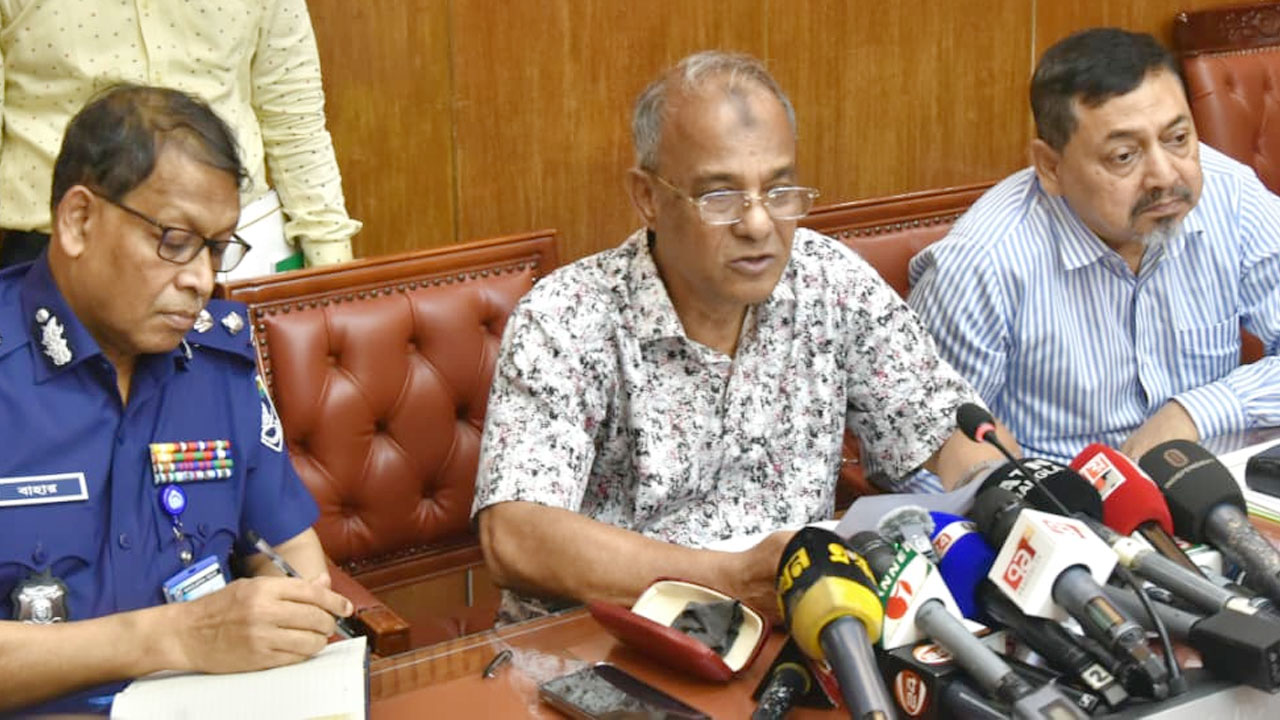 ১২৩টি সংগঠন ১৬০৪ বার অবরোধ করেছে: স্বরাষ্ট্র উপদেষ্টা