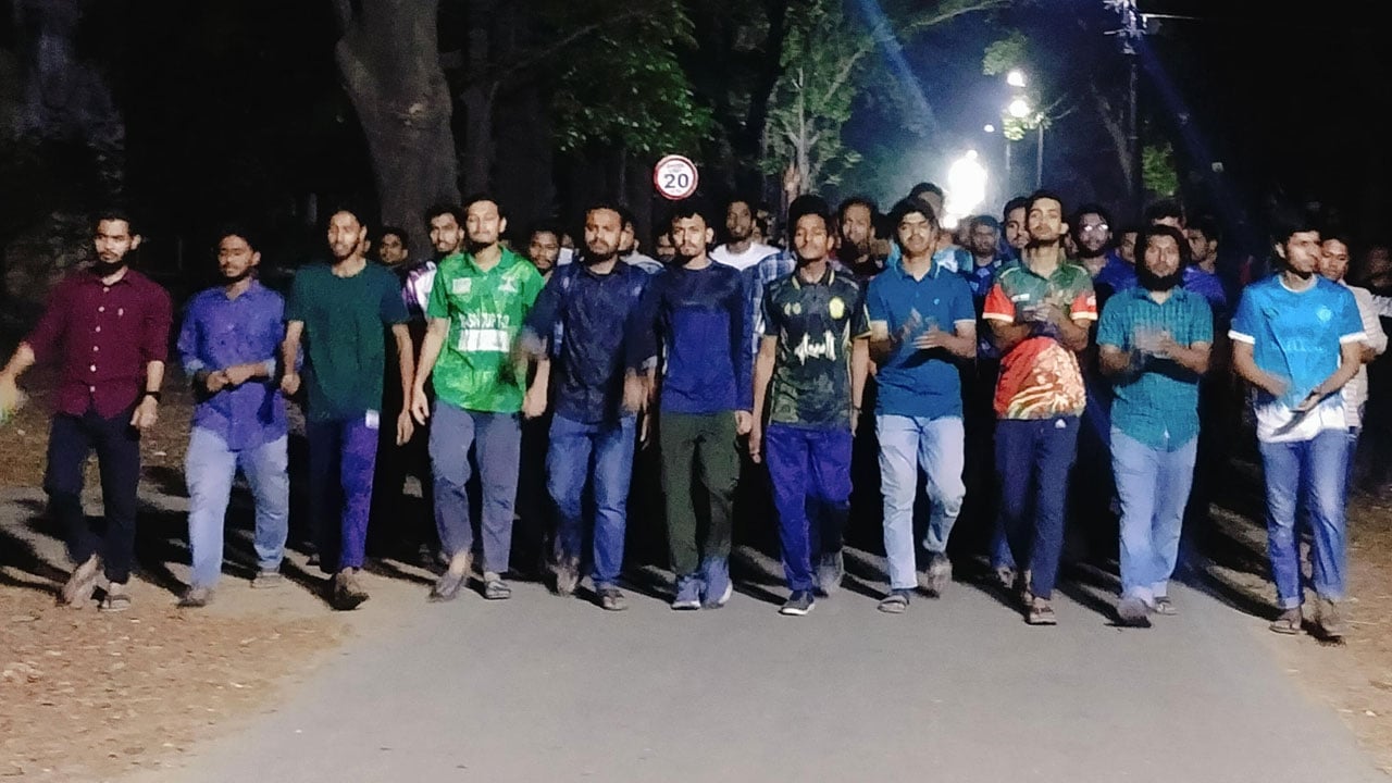 শাহবাগের জুডিশিয়াল কিলিংয়ের বিচারের দাবিতে জাবিতে বিক্ষোভ মিছিল