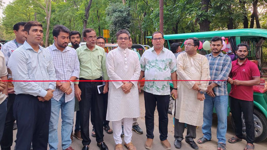 জাবিতে পরীক্ষামূলকভাবে চালু হলো ইলেকট্রিক কার্ট