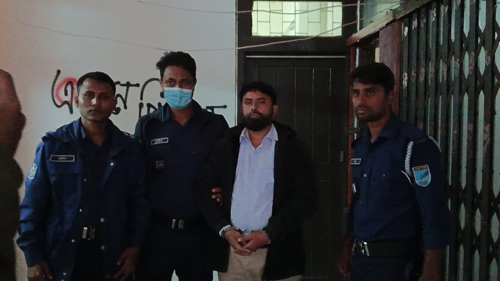 জাবি থেকে বগুড়ার ইউপি চেয়ারম্যান আটক