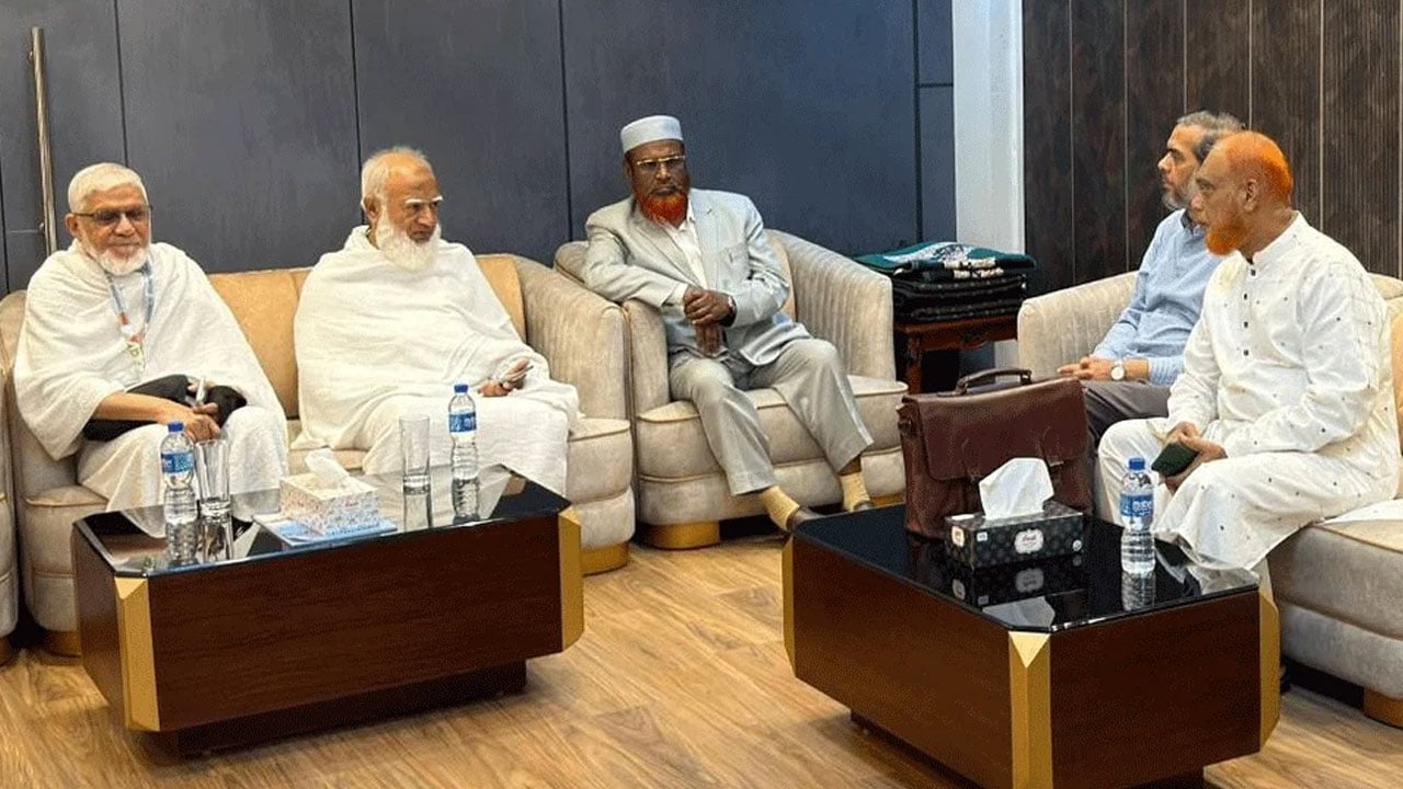 হজ পালনের উদ্দেশ্যে ঢাকা ছাড়লেন জামায়াত আমির