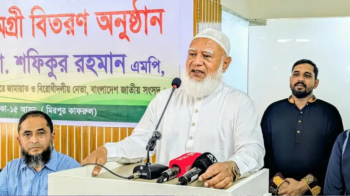 ‘আমিও ফুটবল খেলতে পারি, বল গোলবারে ঢোকে কি না, দেখা যাবে ইনশাআল্লাহ’