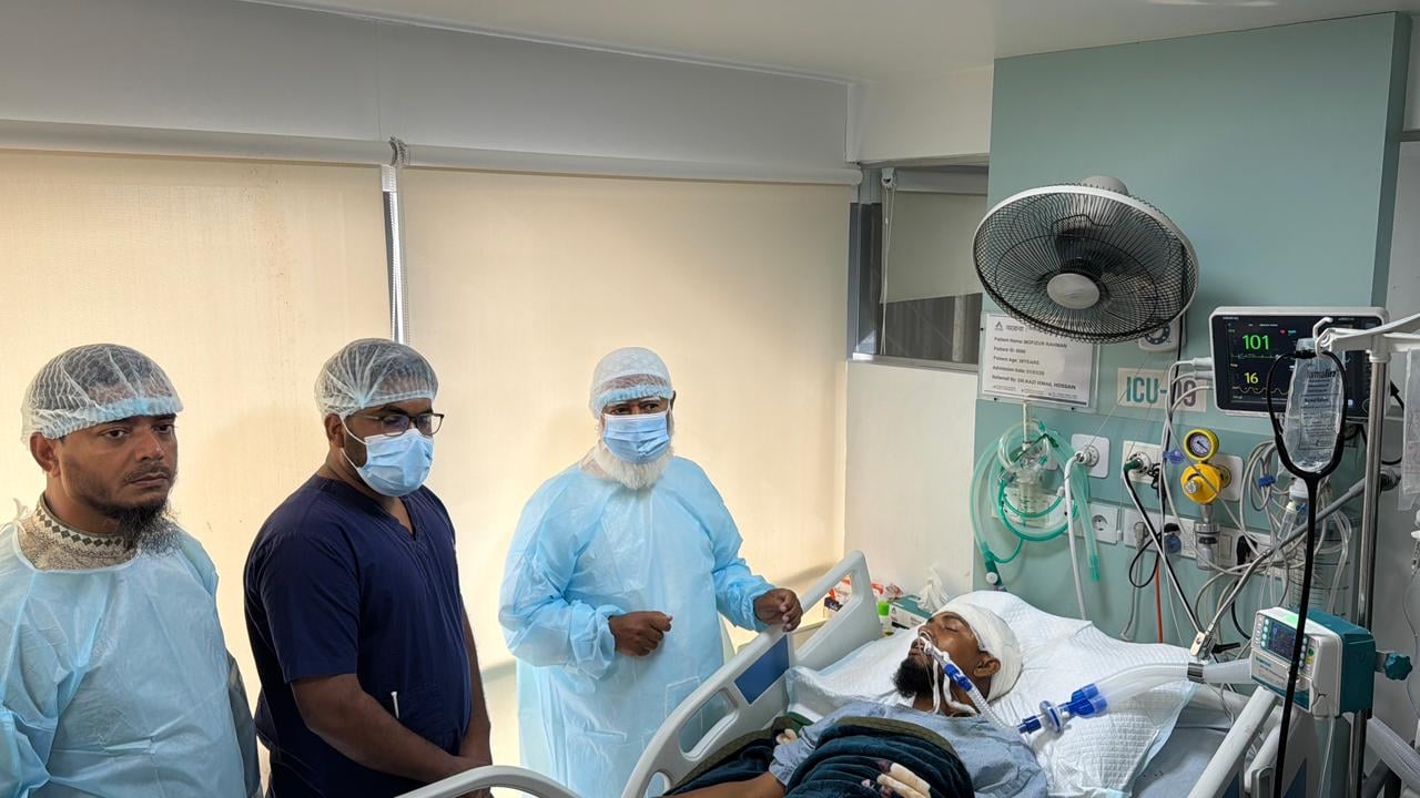 চুয়াডাঙ্গায় বিএনপির হামলায় আহত মফিজুরের শয্যাপাশে জামায়াত আমির