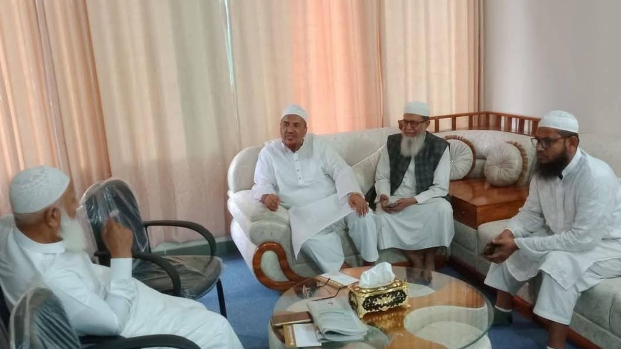 জামায়াত আমিরের সঙ্গে খেলাফত মজলিস মহাসচিবের সাক্ষাৎ