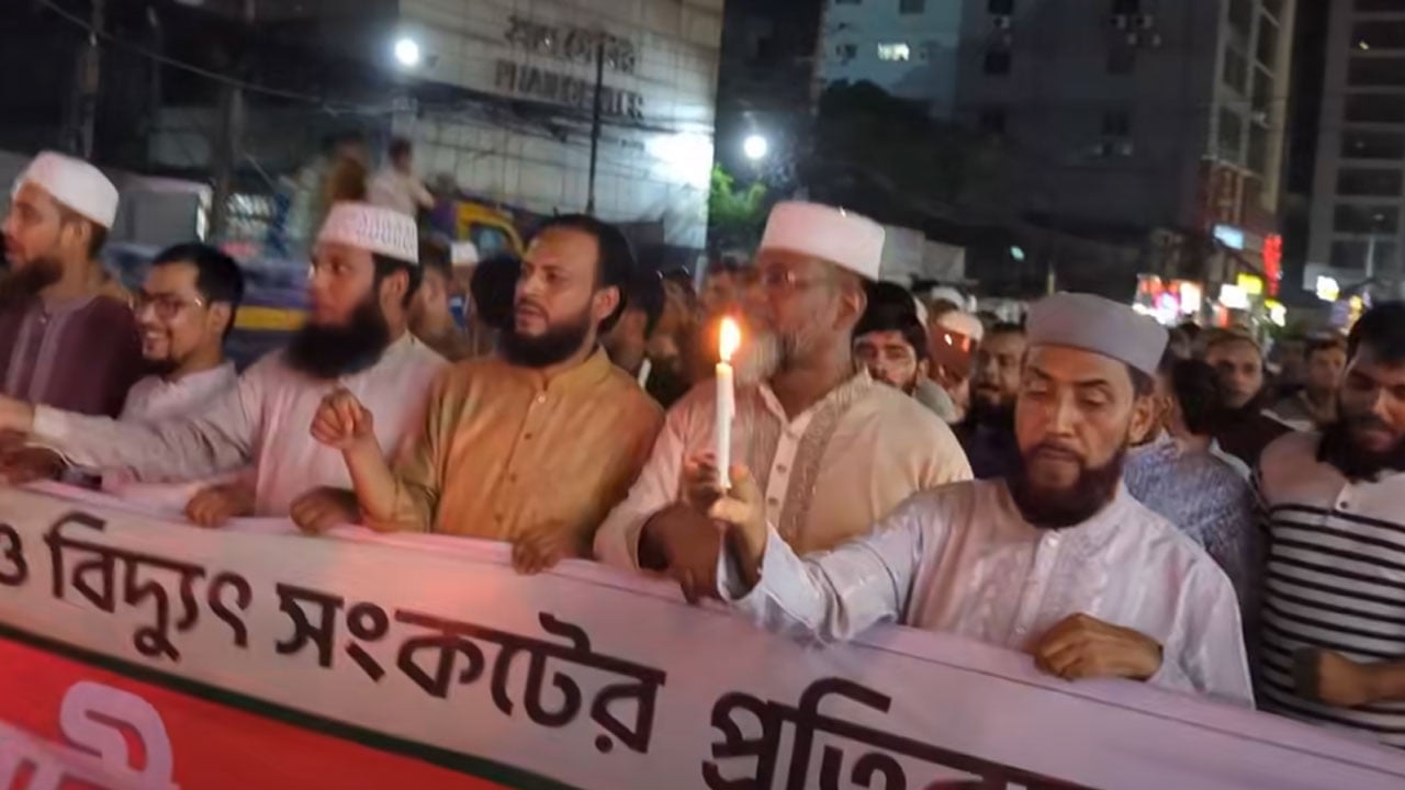 মোমবাতি জ্বালিয়ে রাজধানীতে জামায়াতের মিছিল