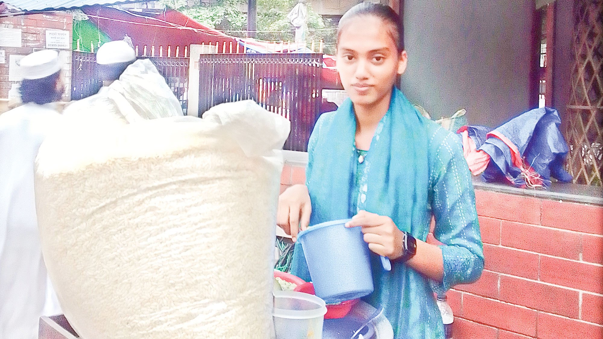 ঝালমুড়ি বিক্রি করেই চলে জান্নাতের জীবন
