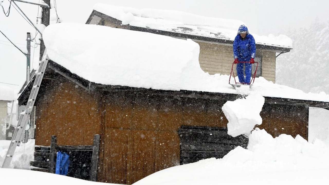 জাপানে রেকর্ড তুষারপাত, নিহত অন্তত ৩০