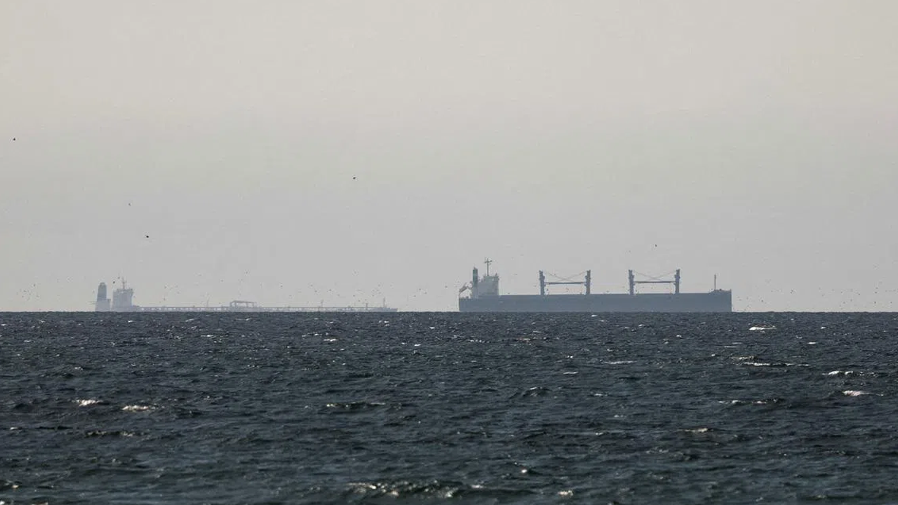 জাপানের জাহাজকে হরমুজ প্রণালি অতিক্রম করতে দেবে ইরান