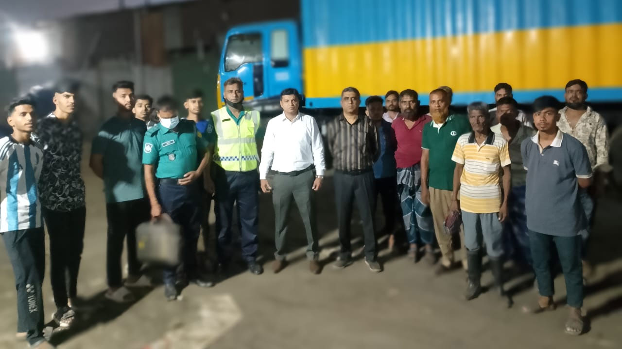 যাত্রাবাড়ী এলাকায় সব অবৈধ ব্যাটারি কারখানা সিলগালা