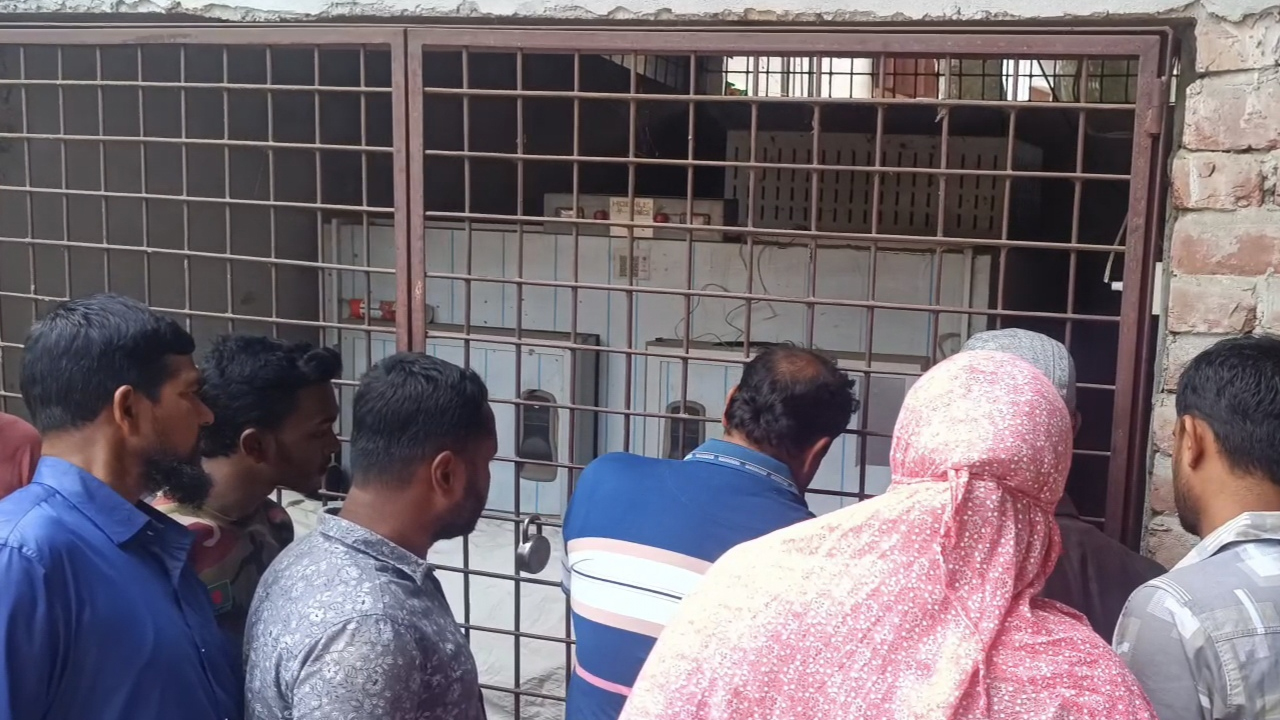 মোটরসাইকেল উল্টে প্রাণ গেল ব্যবসায়ীর