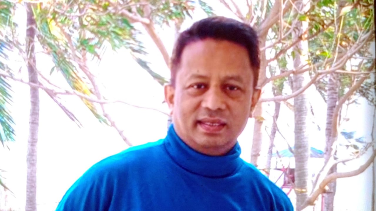 জবির স্টাফ বাসে কর্মকর্তার বিরুদ্ধে ছাত্রীদের হেনস্তার অভিযোগ