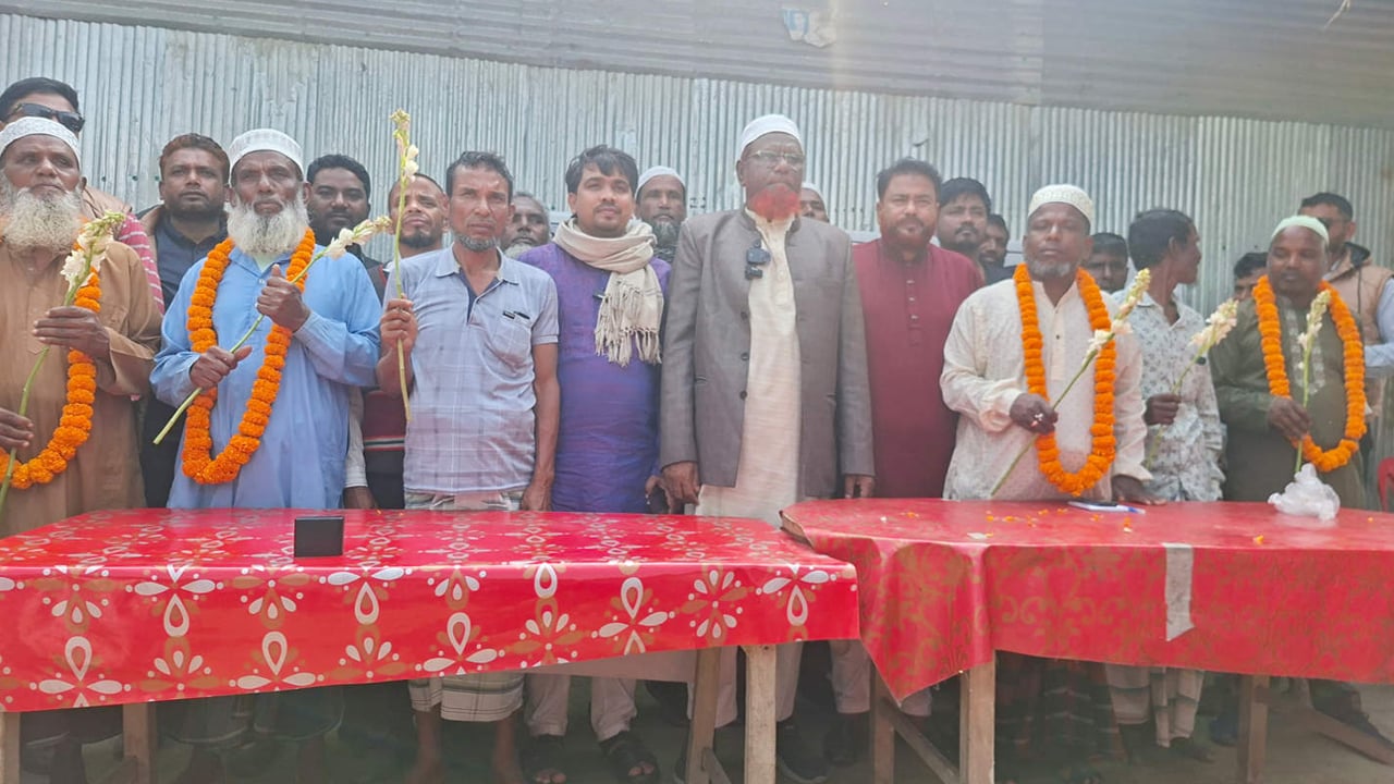 জলঢাকায় বিএনপির অর্ধশতাধিক নেতাকর্মীর জামায়াতে যোগদান