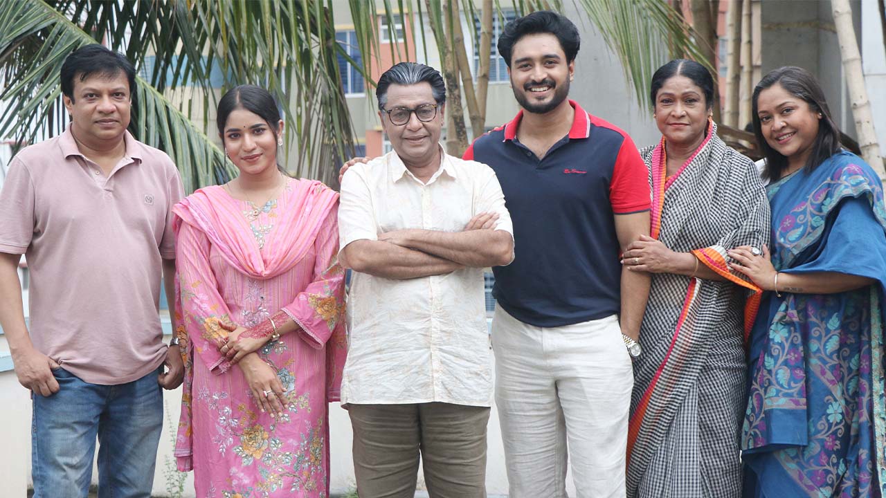 শেষের পথে ‘জোনাকির আলো’