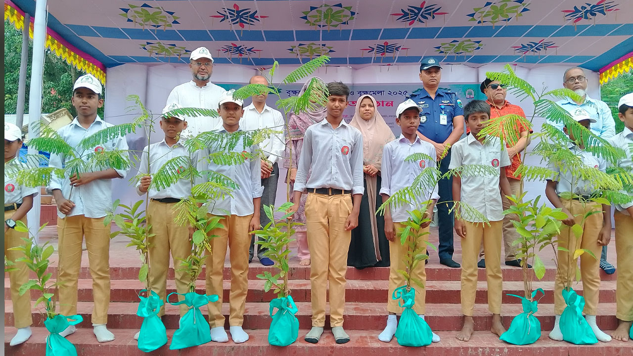 জয়পুরহাটে সপ্তাহব্যাপী বৃক্ষমেলার সমাপ্তি ও গাছের চারা বিতরণ