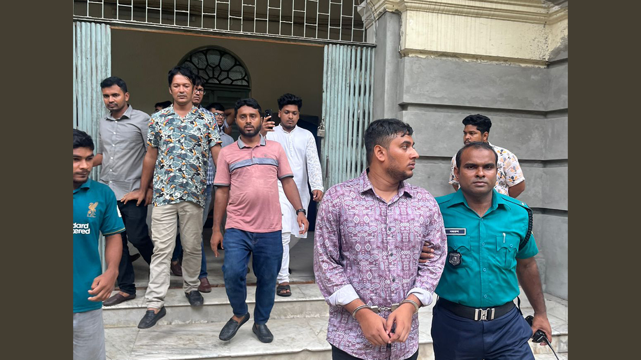 ছাত্রলীগ নেতাকে আটক করে পুলিশে দিল জবি ছাত্রদল