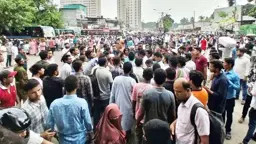 প্রশ্নফাঁসের অভিযোগ, যুব উন্নয়নের নিয়োগ পরীক্ষা স্থগিত, নীলক্ষেত অবরোধ