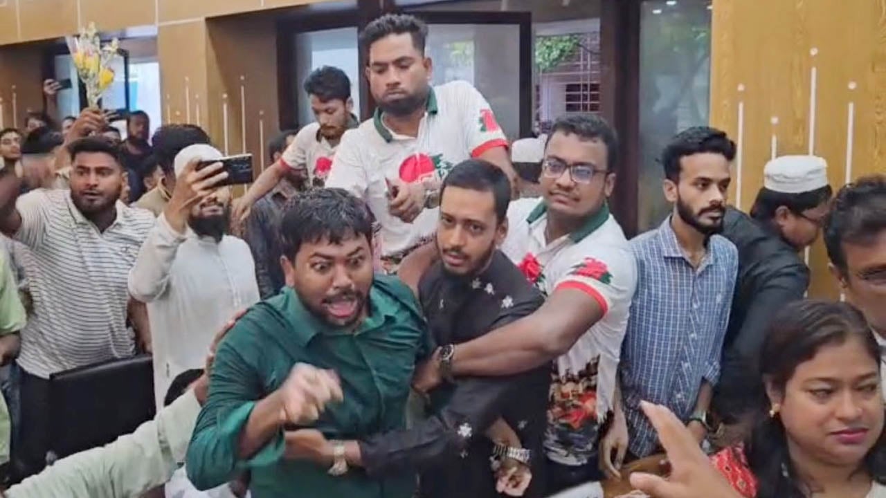 লক্ষ্মীপুরে জুলাই গণঅভ্যুত্থান দিবসের অনুষ্ঠানে হট্টগোল