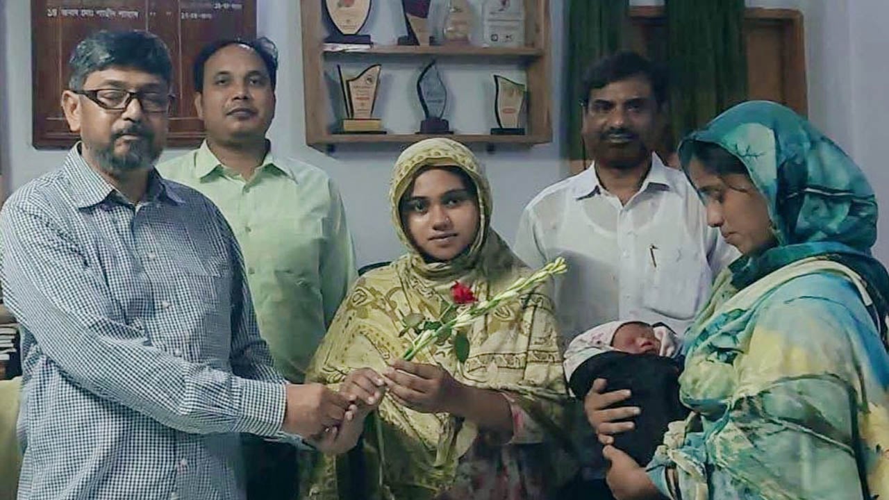 সকালে সন্তান প্রসব, দুপুরেই এইচএসসি পরীক্ষায় অংশ নিলেন মা

