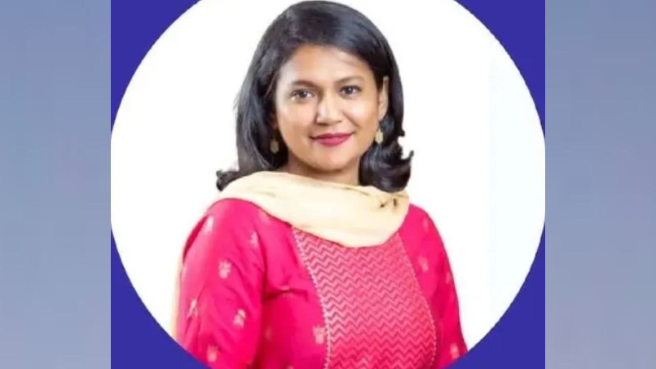 জুলাই শহীদদের ব্যাঙ্গ করে চাকরি খোয়ালেন সেই জিনাত জোয়ারদার