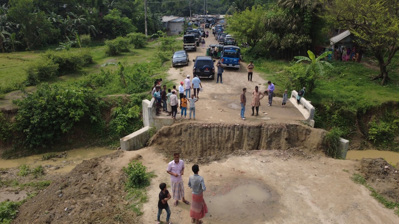 র‍্যাব ক্যাম্প গুঁড়িয়ে দেওয়ার ঘটনায় ২৪২ জনের বিরুদ্ধে মামলা