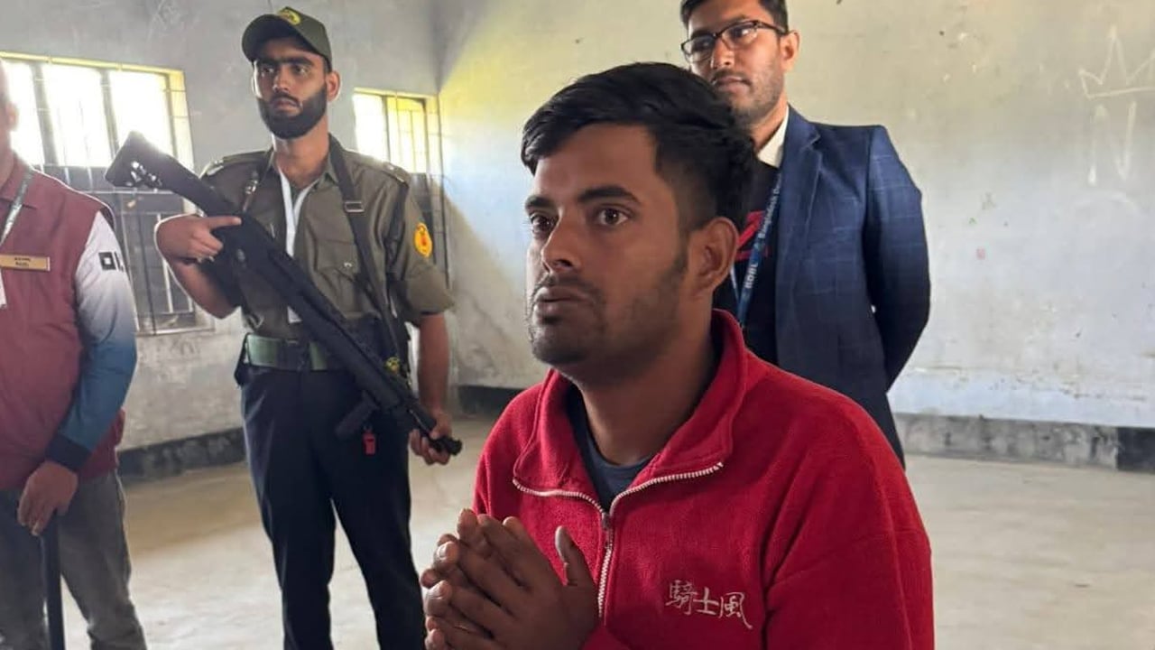 কুষ্টিয়ায় ব্যালট পেপার বাইরে আনার দায়ে একজনের কারাদণ্ড