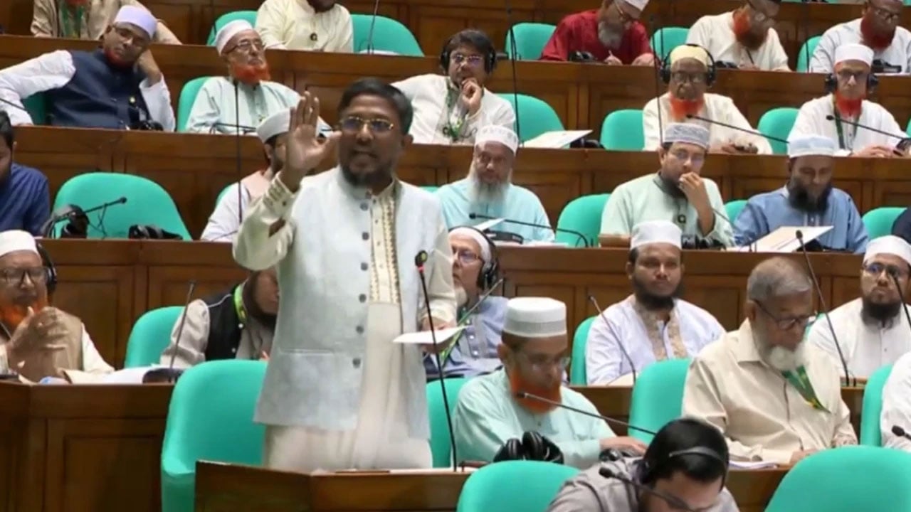 গ্যাস দিন, না হলে বিল নেয়া বন্ধ করুন: সংসদে কামাল হোসেন