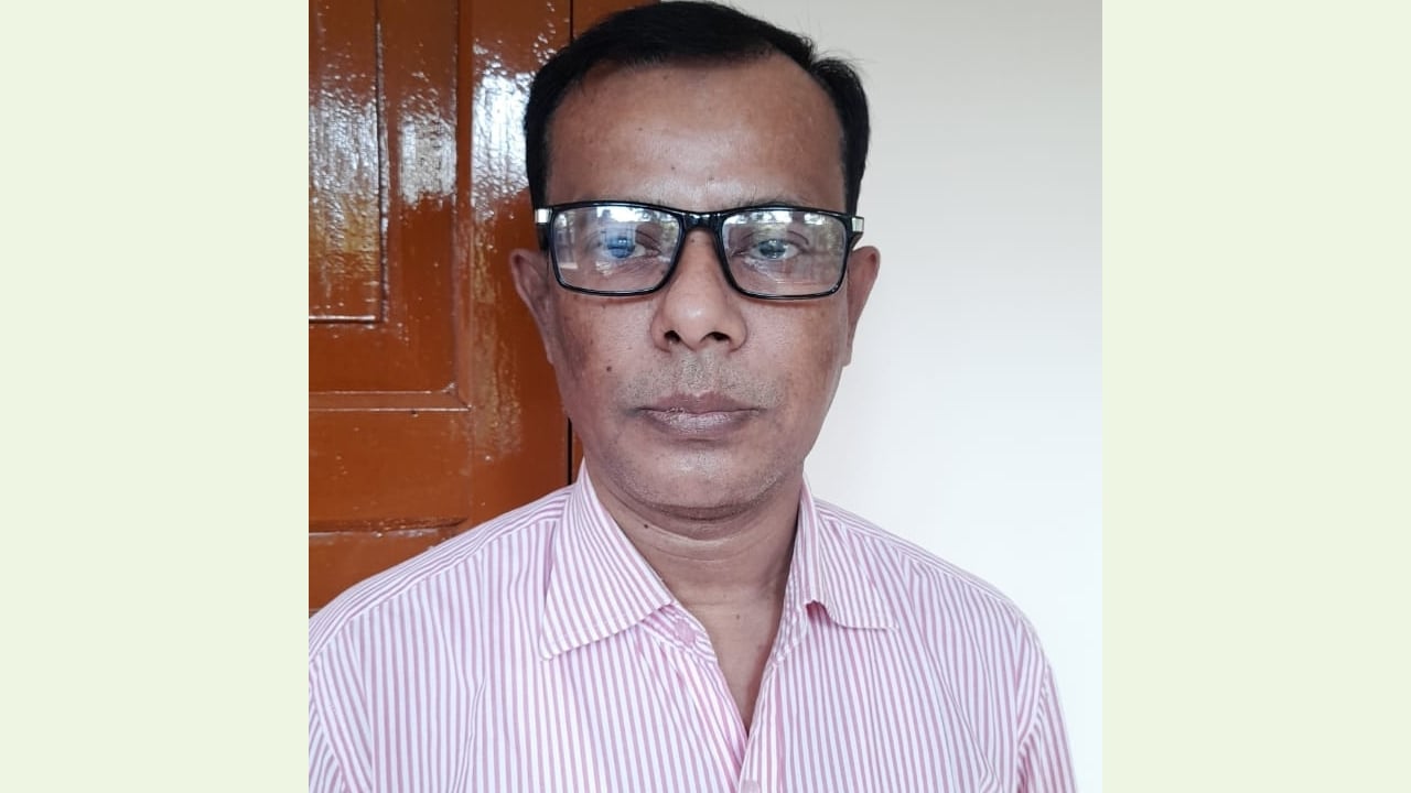 সরকারি কর্মকর্তার ‘অজুহাত’, অফিসে এলেই হয়ে যান অসুস্থ