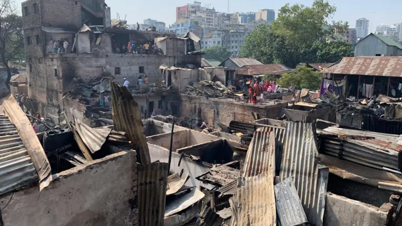 যে দুর্দশার কথা জানালেন পুড়ে যাওয়া কড়াইল বস্তির বাসিন্দারা