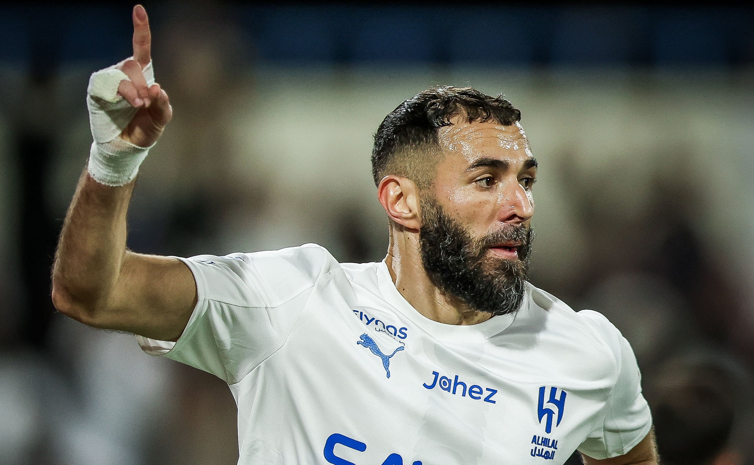 হ্যাটট্রিকে রঙিন বেনজেমার অভিষেক