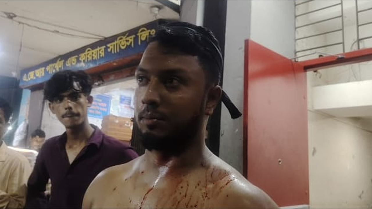 কারওয়ান বাজারে চাঁদাবাজদের হামলায় ৫ ব্যবসায়ী রক্তাক্ত, আহত