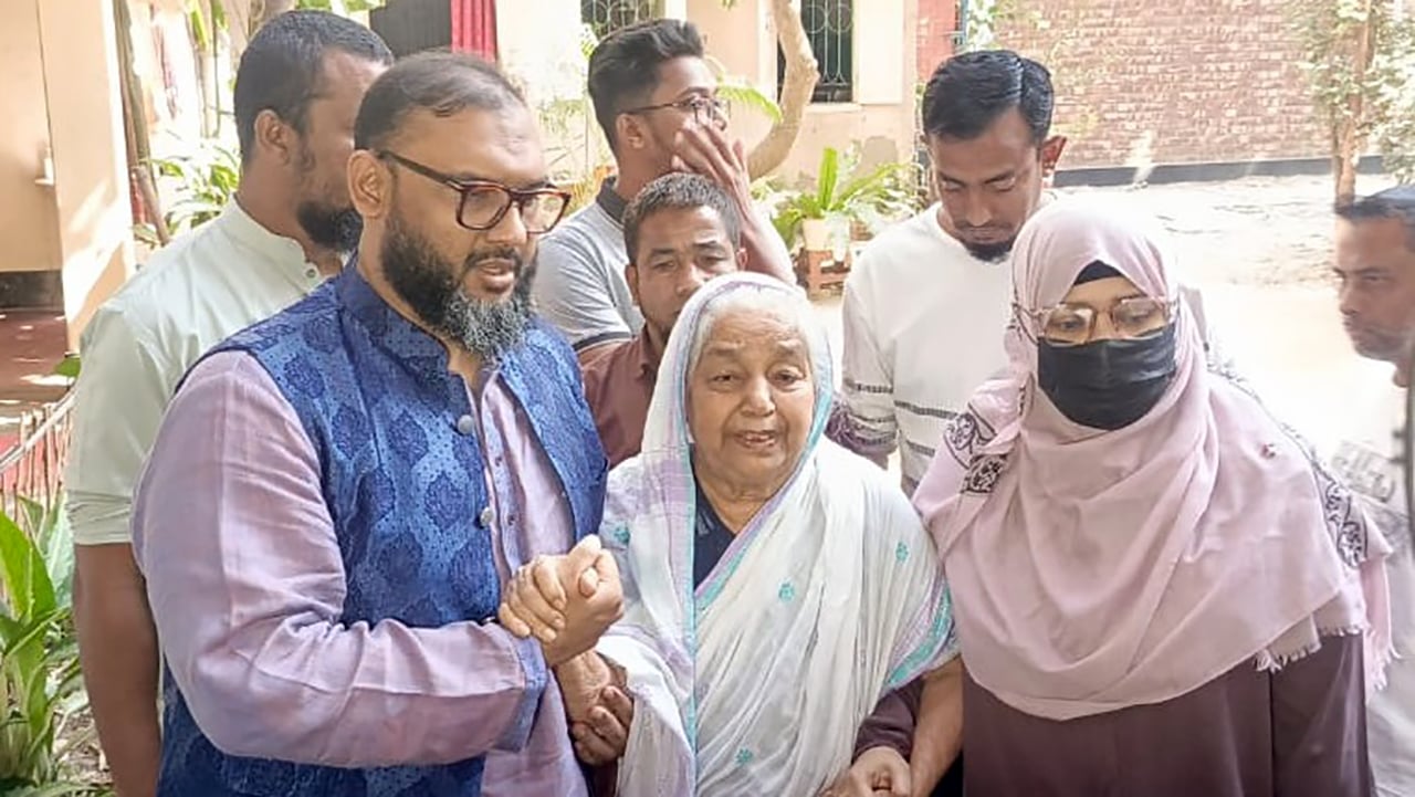 তুলির মায়ের সঙ্গে দেখা করলেন ব্যারিস্টার আরমান