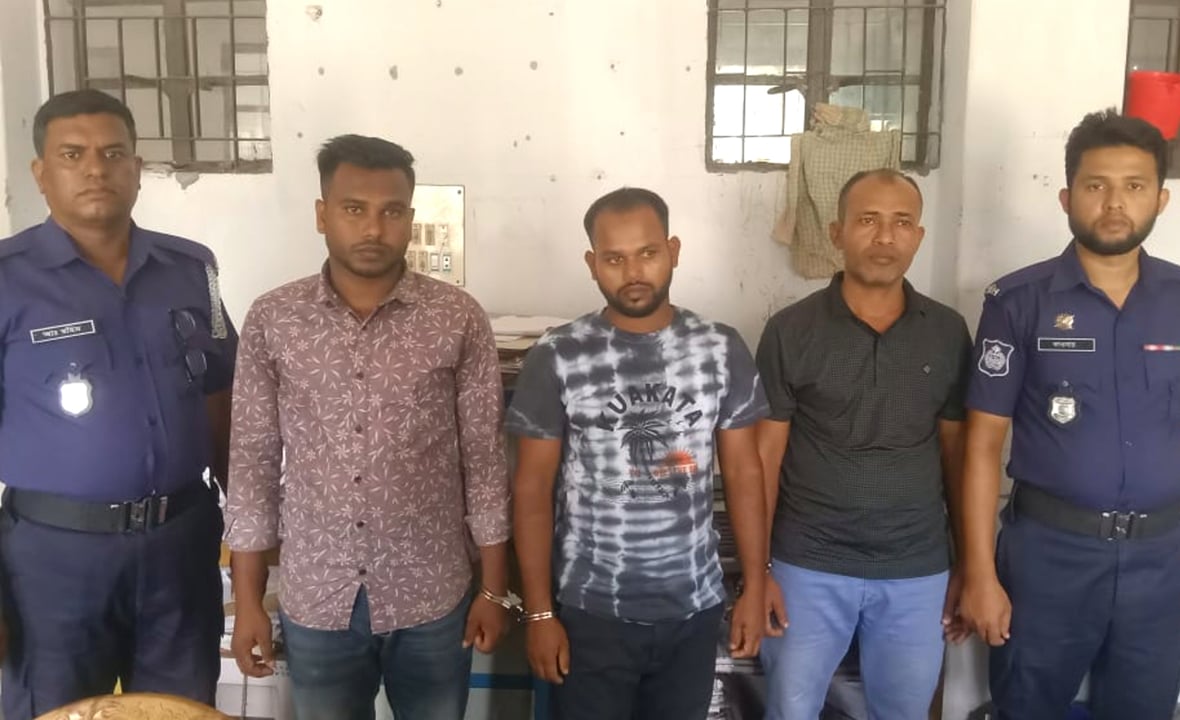 পর্যটককে আটকে রেখে মারধর, যুবদল নেতা গ্রেপ্তার