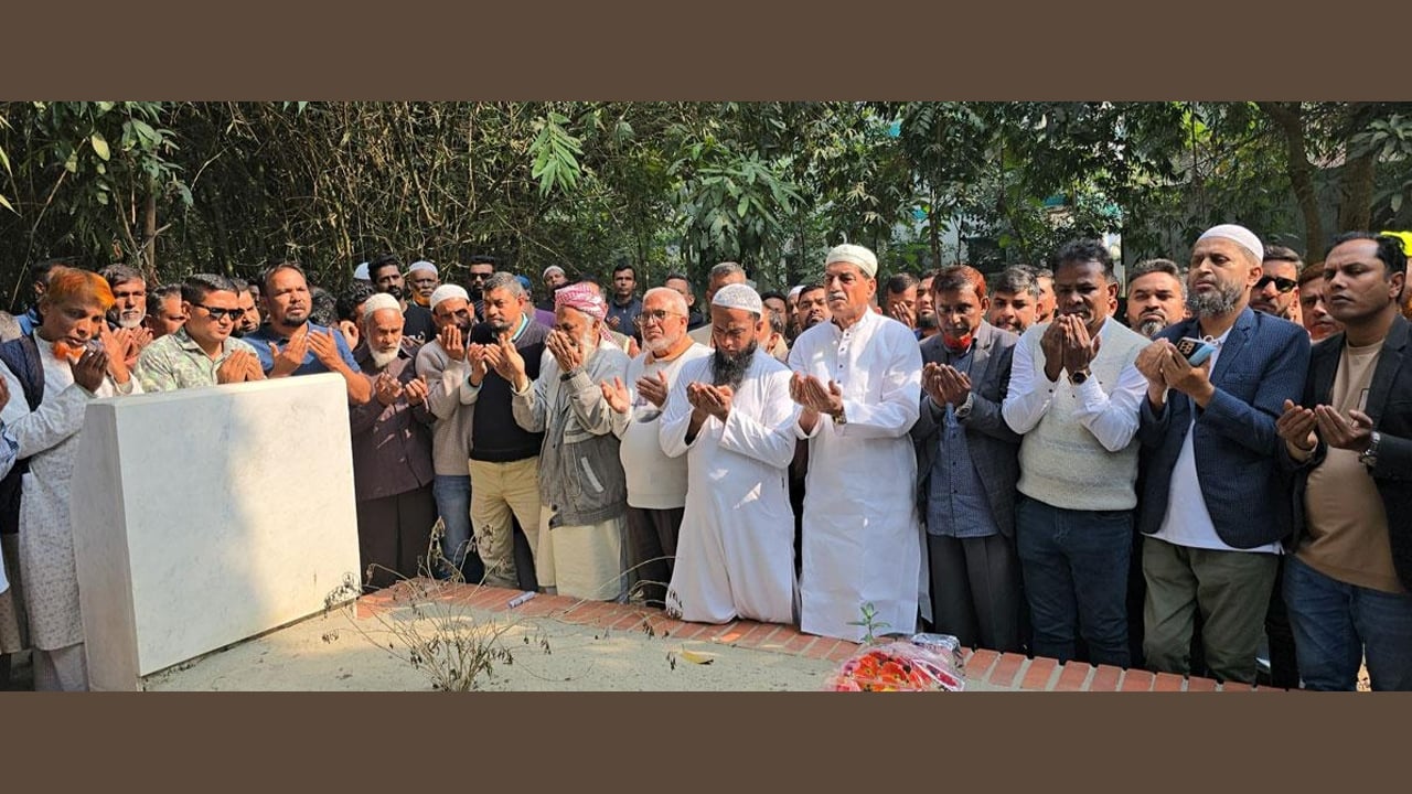 শহীদ তাহমিদের কবর জিয়ারতের মাধ্যমে নির্বাচনি প্রচারণা শুরু খোকনের
