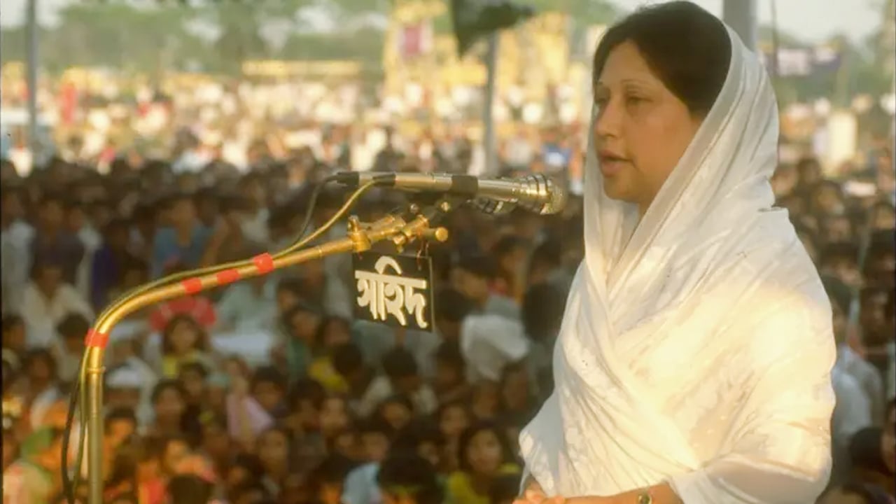 বাংলাদেশের প্রথম প্রধানমন্ত্রী খালেদা জিয়া