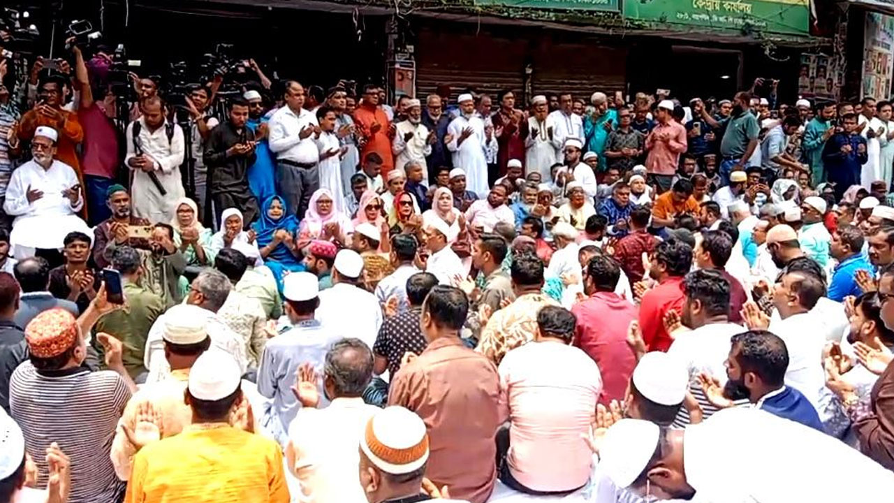 খালেদা জিয়ার জন্মদিন উপলক্ষে নয়াপল্টনে বিএনপির দোয়া মাহফিল