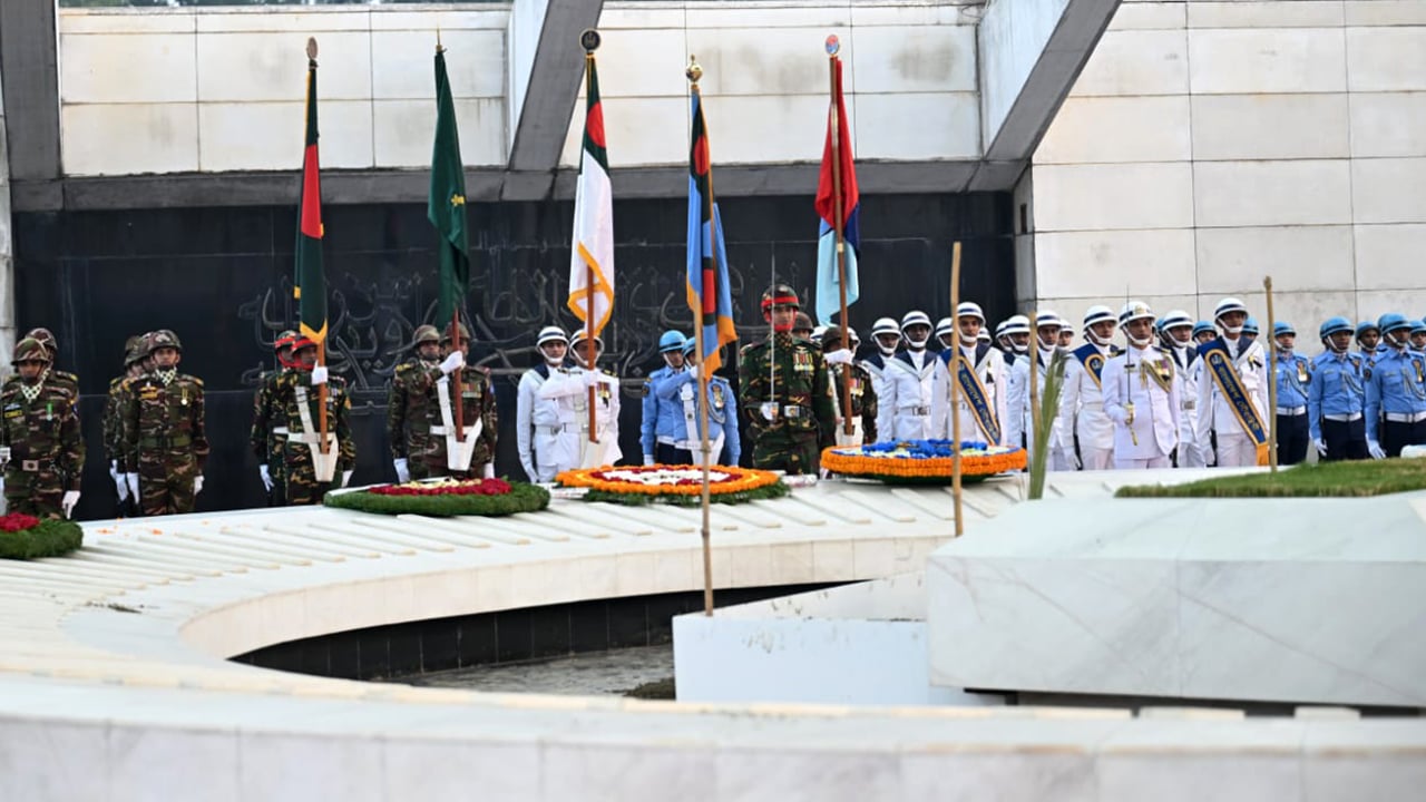 খালেদা জিয়াকে তিন বাহিনীর গার্ড অব অনার