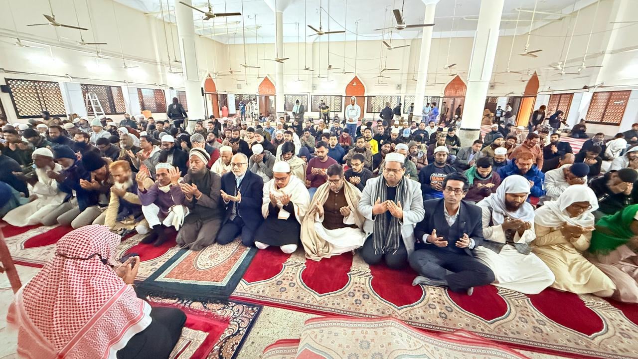 ঢাবি কেন্দ্রীয় মসজিদে খালেদা জিয়ার জন্য দোয়া মাহফিল